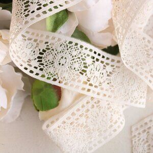 Vintage 1960s Ivory Lace Trim, 2.5 Yard, 1.75" Wide